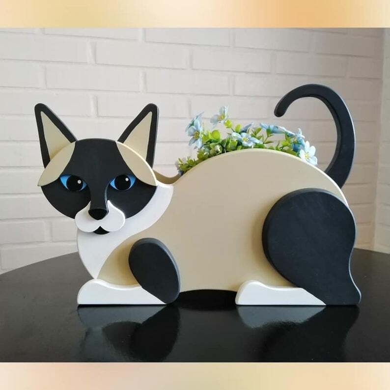 Caja de flores para gatos con decoración de jardín